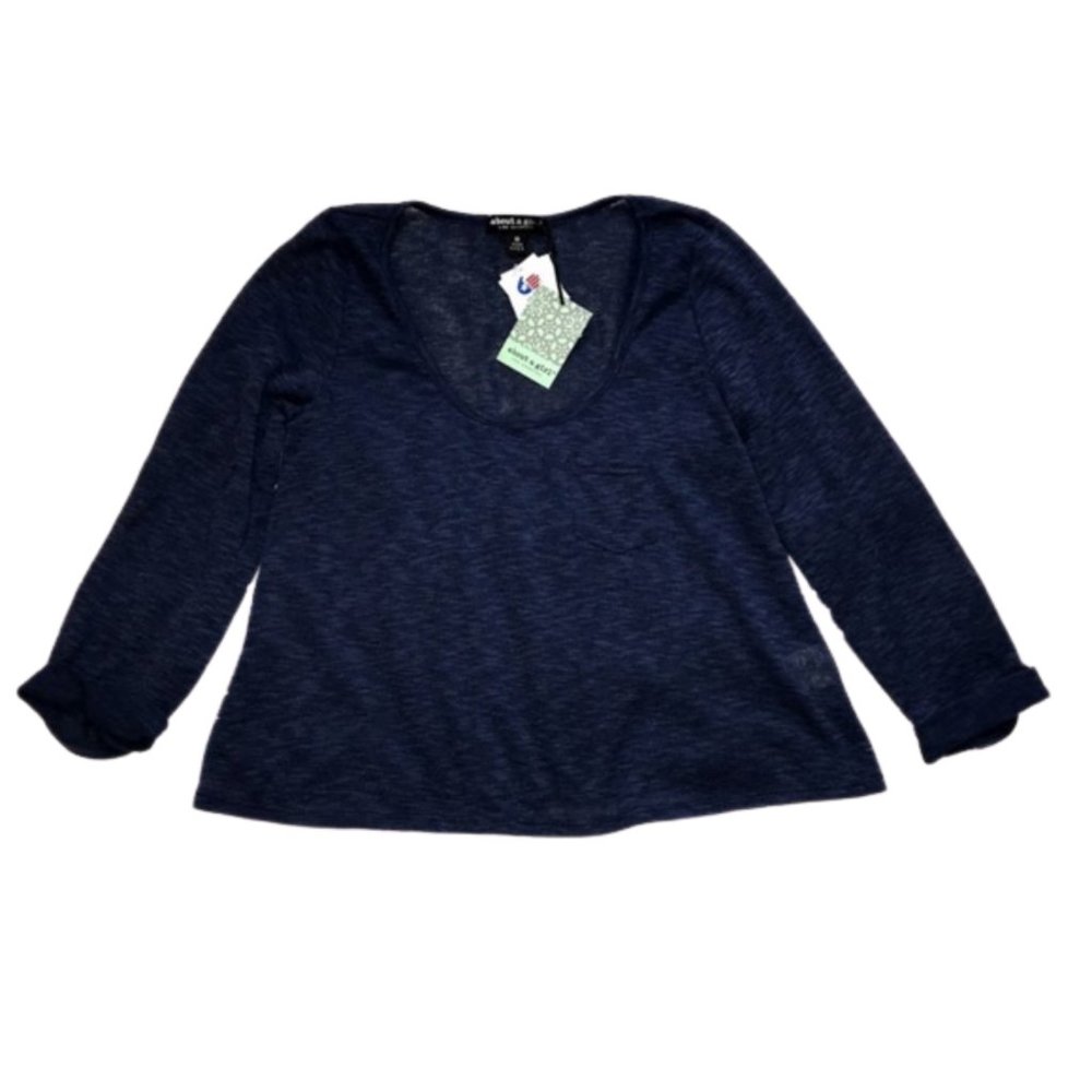 About A Girl | Navy Blue Cropped 3/4 Sleeved Top M